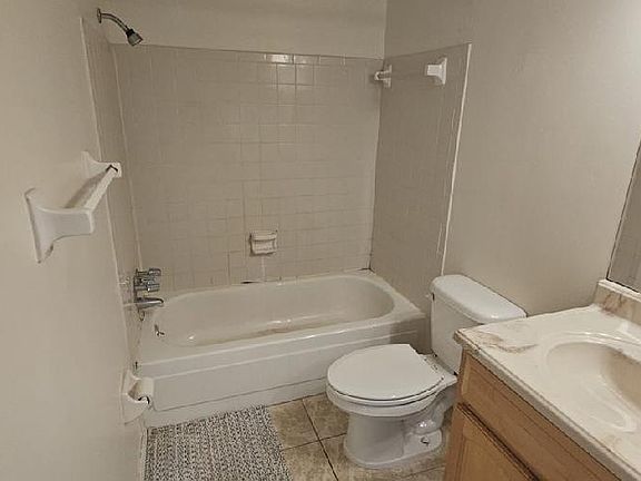 3rd image of 2868 Somerset Park Dr APT 201