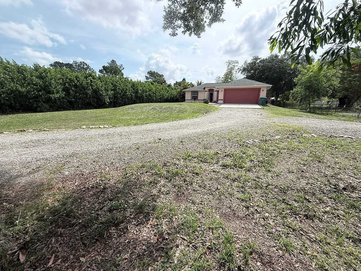 Building Photo - 2360 Birdsong Ln