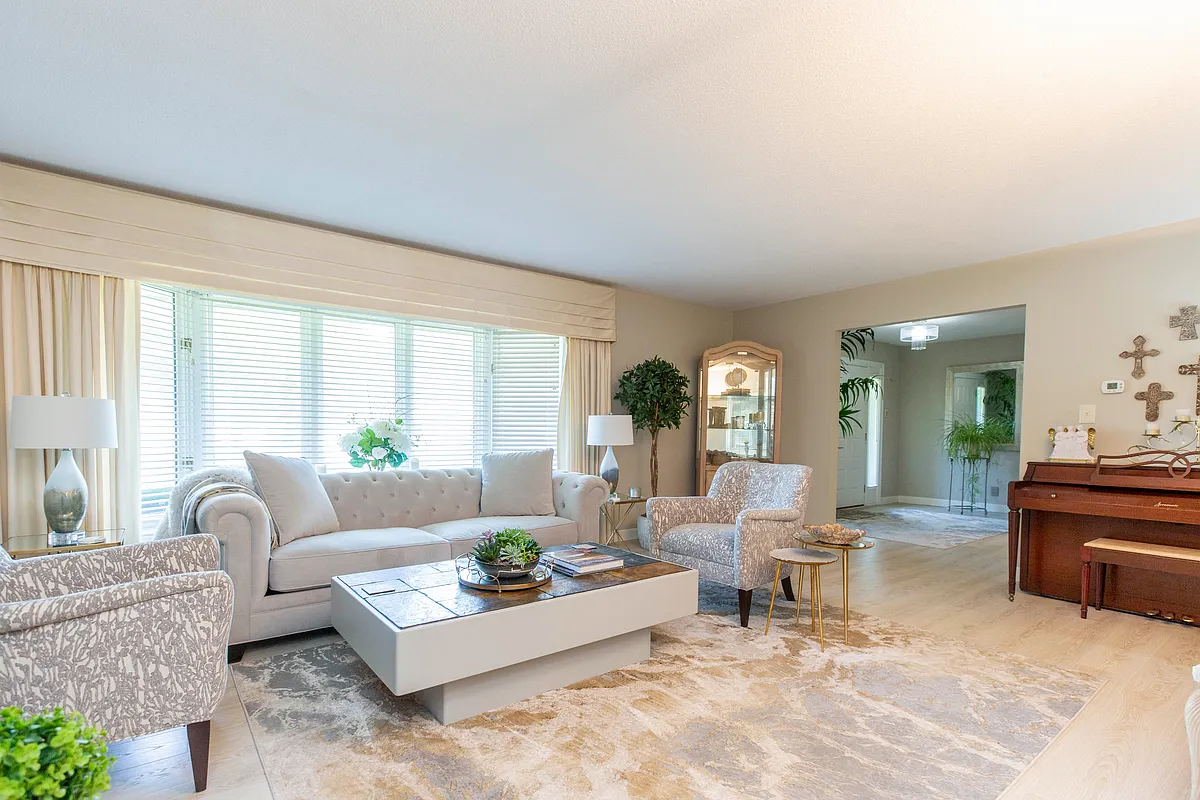 Living room - Searer Dr