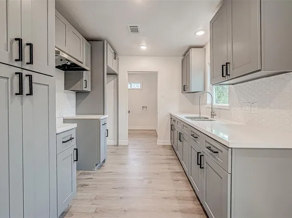 9226 Everglade Dr, Houston, TX 77078