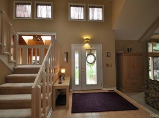 518 Sunlight Dr, Rochester Hills, MI 48309