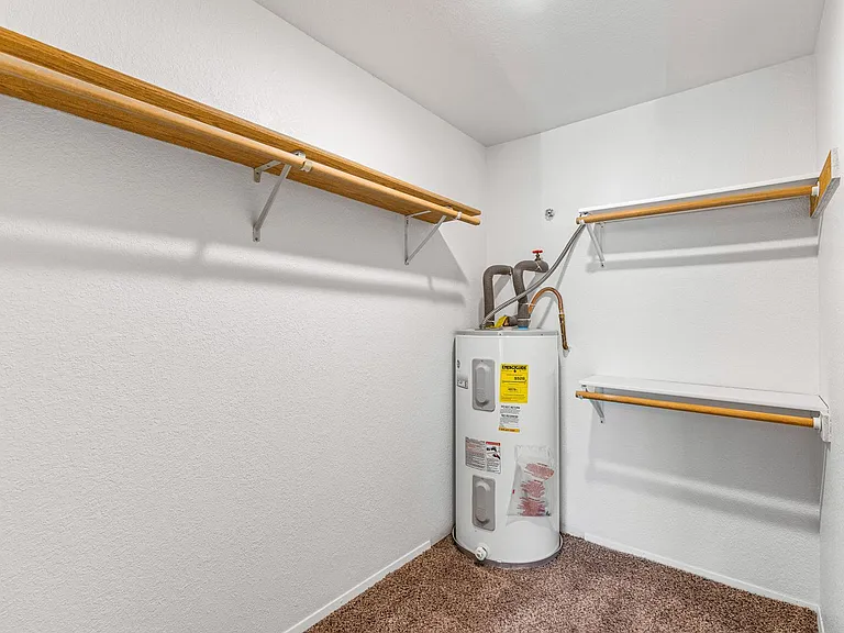 Eastway Circle Apartments — Photo 17