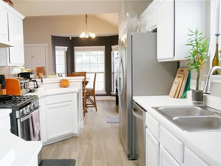 9103 Wellesley Dr — Photo 4