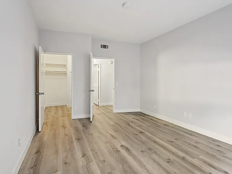 Sylvan Apartments — Photo 17