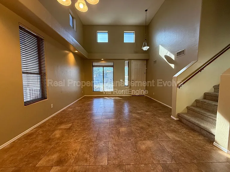 8014 W Pima St — Photo 4