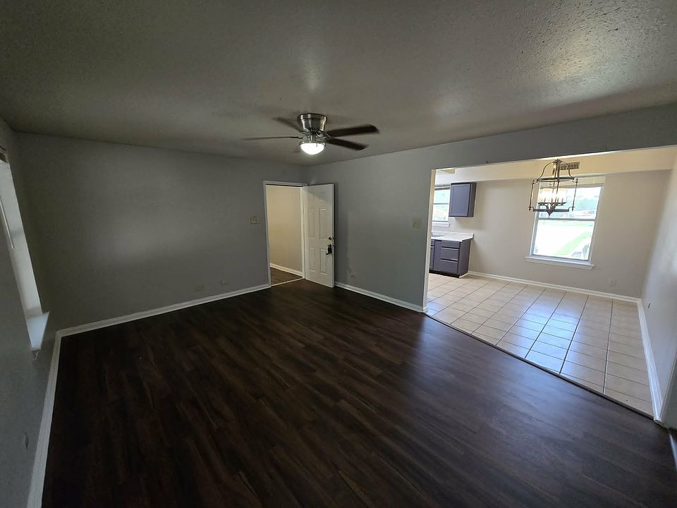 LUXURY VINYL PLANKS