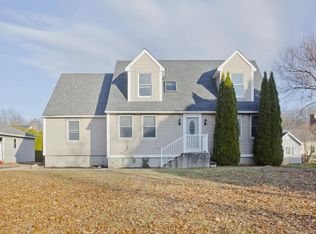 10 Wampanoag Dr, Hadley, MA 01035