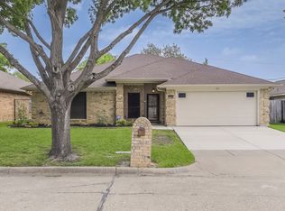 6111 Fern Meadow Rd, Arlington, TX 76017