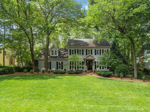 5412 Shoreline Ct, Holly Springs, NC 27540
