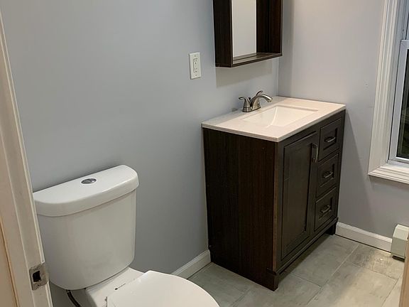 3rd image of 7 Granville Ct #1