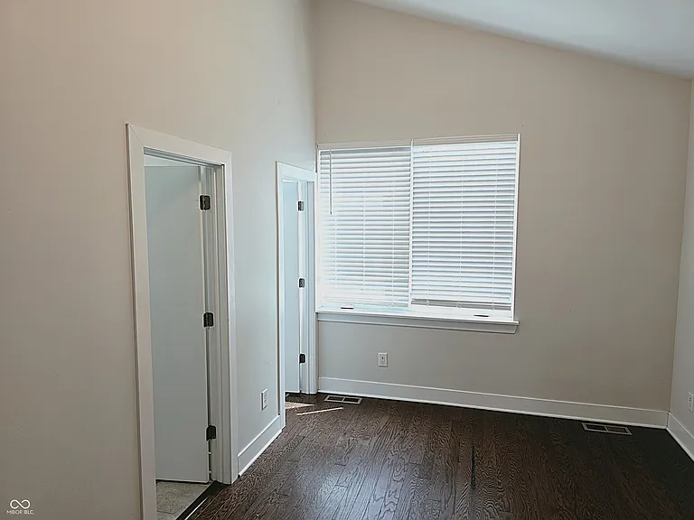 611 E 11th St — Photo 12