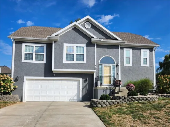 414 Killarney Ln, Smithville, MO 64089