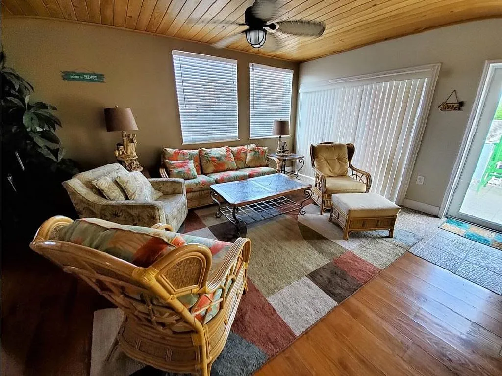 399 Taft Ave — Photo 4