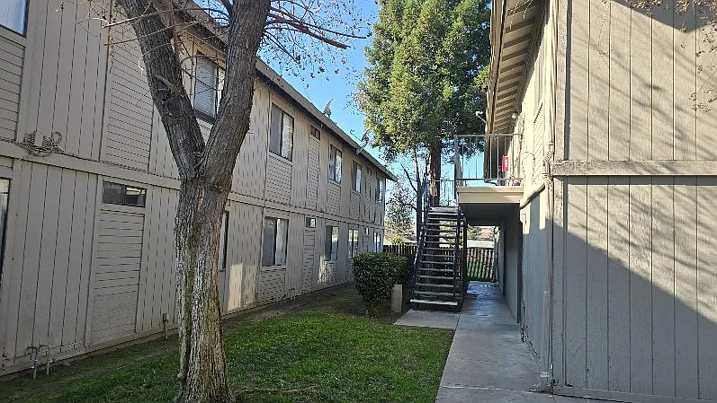 Morton Place Apartments — Photo 3