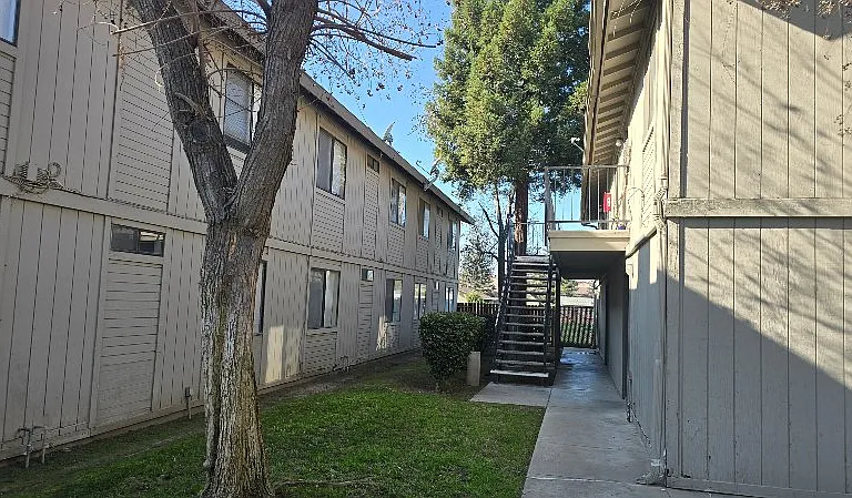 Morton Place Apartments — Photo 3