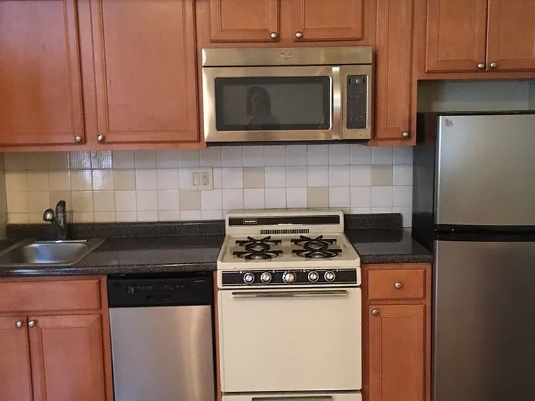 2118 Walnut St — Photo 6