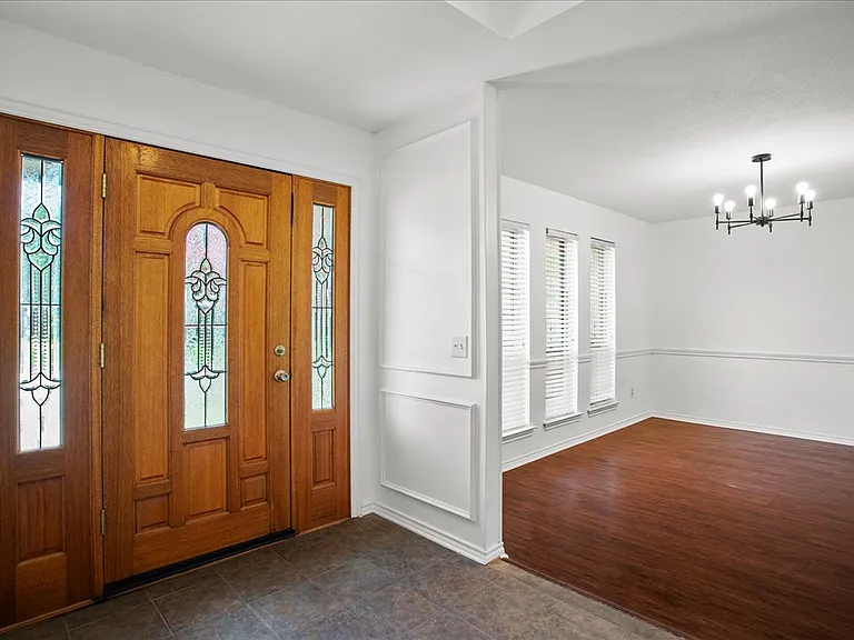 2309 Lawndale Dr — Photo 3