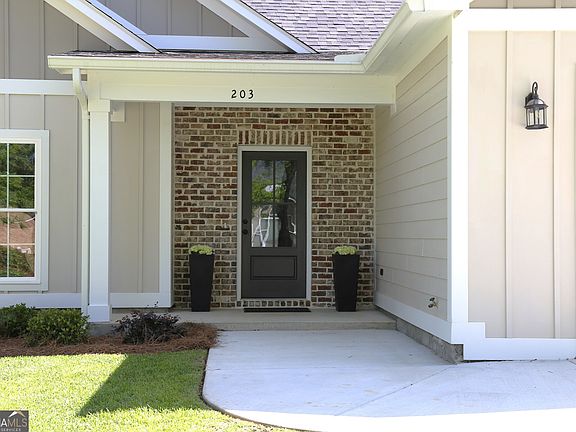3rd image of 203 Saxton Pl