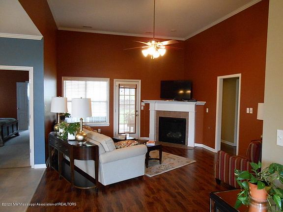 5th image of 4355 Genevieve Dr