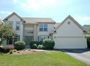 571 Lake Ridge Dr, South Elgin, IL 60177