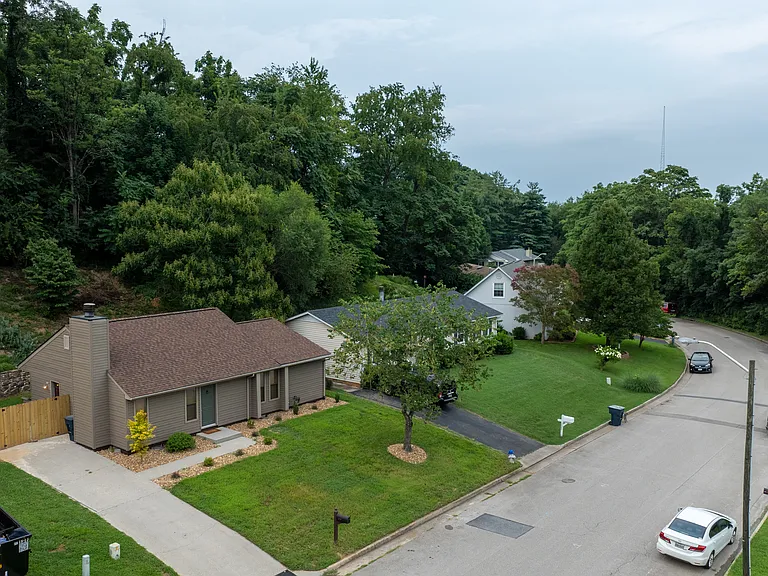2633 Bluefield Blvd SW — Photo 3
