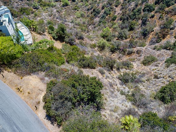 3rd image of 1570 Glen Oaks Blvd