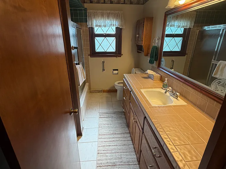 212 Vine St SE — Photo 12
