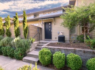 37 N Mountain Ave, Ashland, OR 97520
