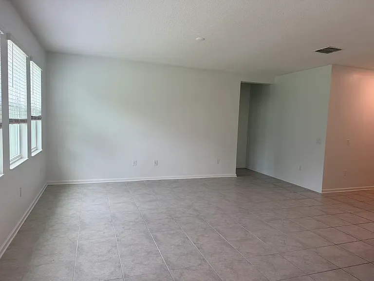16493 Champlain St — Photo 10