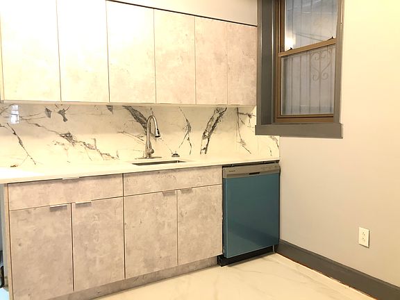2nd image of 68 Clifton Pl #B6e