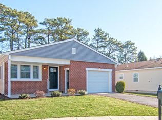8 Esher Ct, Toms River, NJ 08757