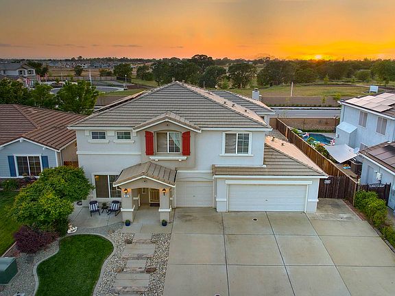 3rd image of 852 Tartan Ct