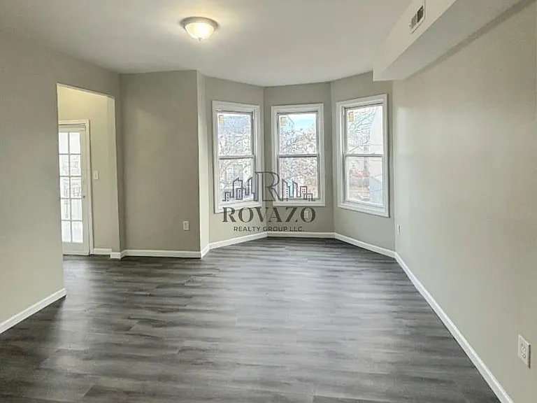 219-220 N 5th St #2 — Photo 3