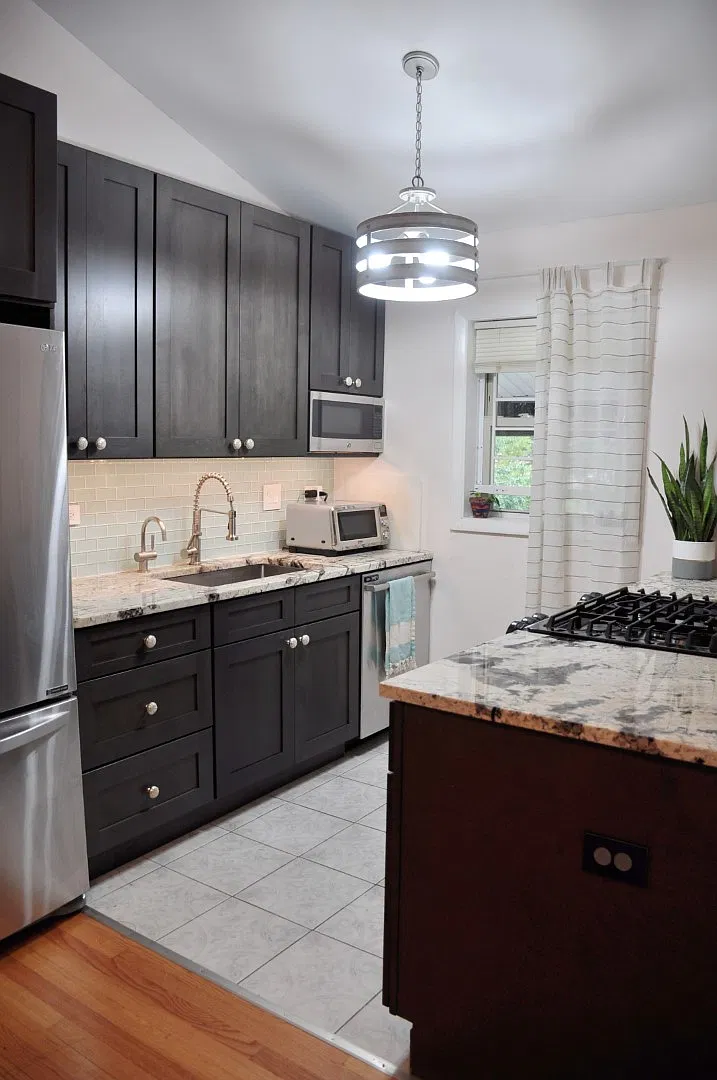 3 bed, 1150 sqft, $2,500 — Photo 3