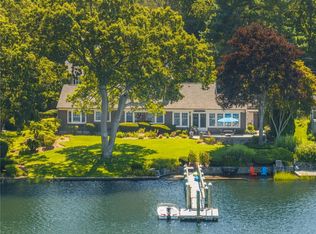 29 Riverside Dr, Barrington, RI 02806