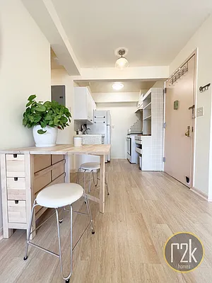 Rented by Realty 2000 Corp | media 15