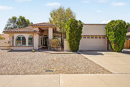 1911 E Belmont Dr Photo 1