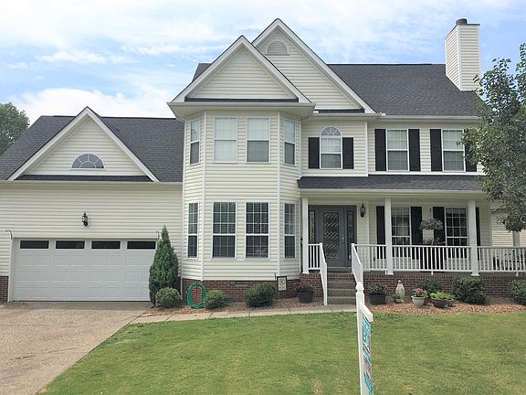 3rd image of 216 Holly Ln