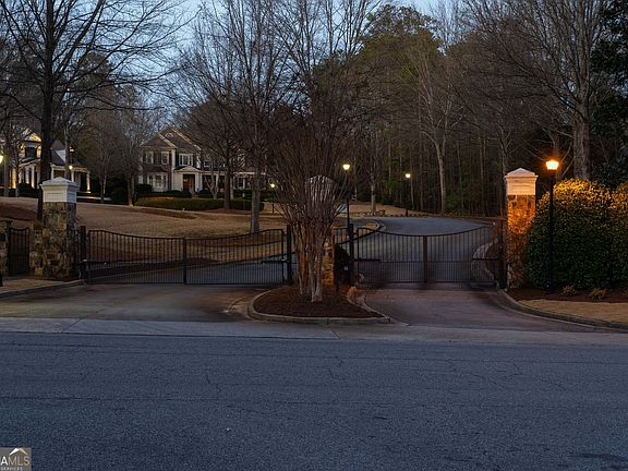 3rd image of 980 Fenimore Cir