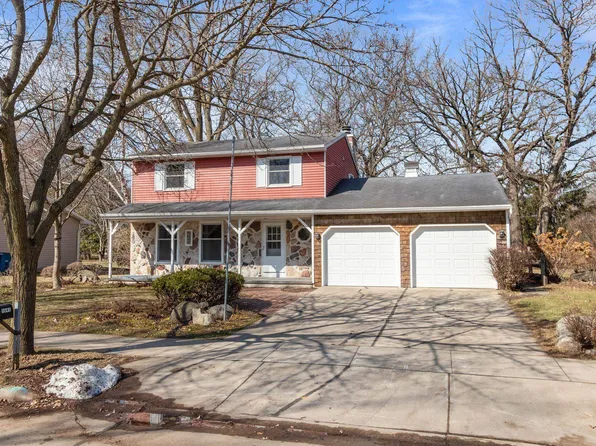 1645 Crestview Dr, Oshkosh, WI 54904