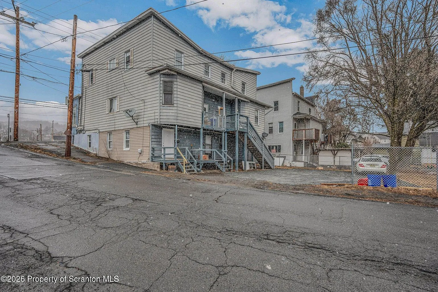 2 bed, 1.0 bath, 841 sqft, $1,200 — Photo 1