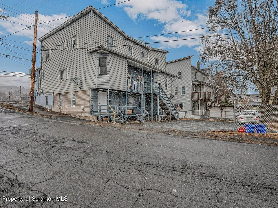 1200 Main St