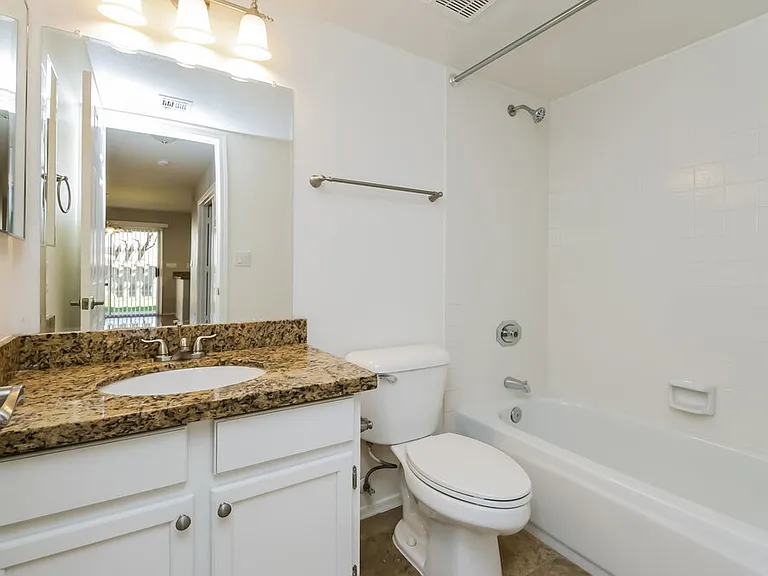1366 E Vaughn Ave — Photo 15