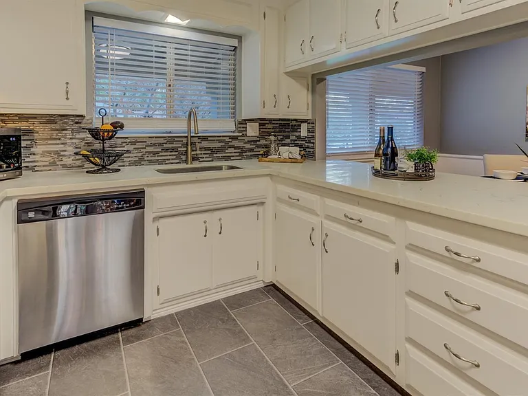 2572 Rollingwood Dr — Photo 10