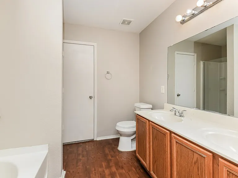 1101 Maplewood Ln — Photo 11