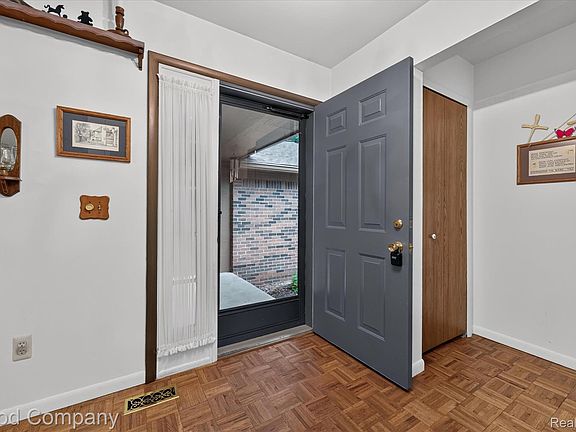 3rd image of 1902 Jenny Ln