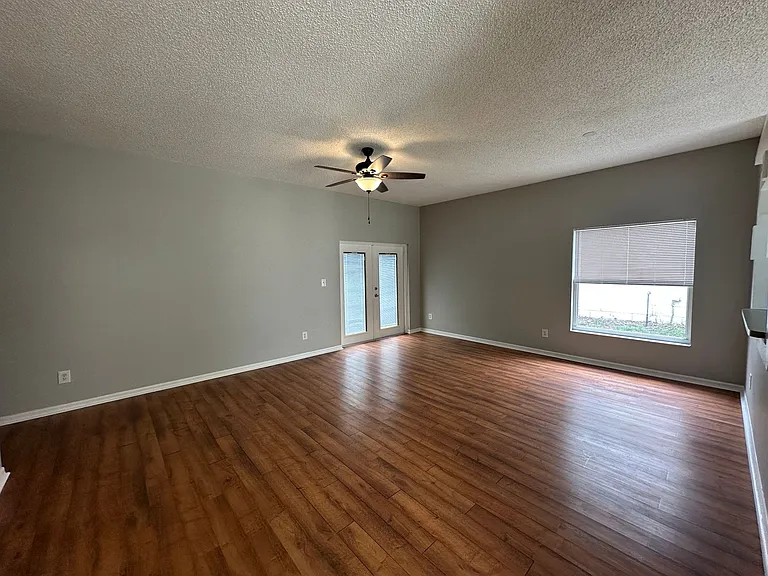 313 Heritage Estates Ln — Photo 4