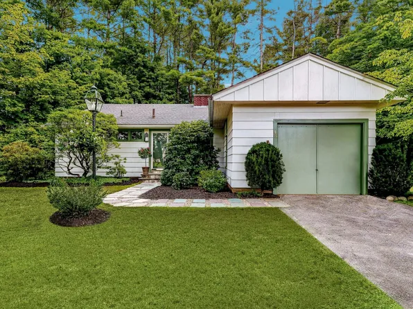 46 Woburn St, Andover, MA 01810