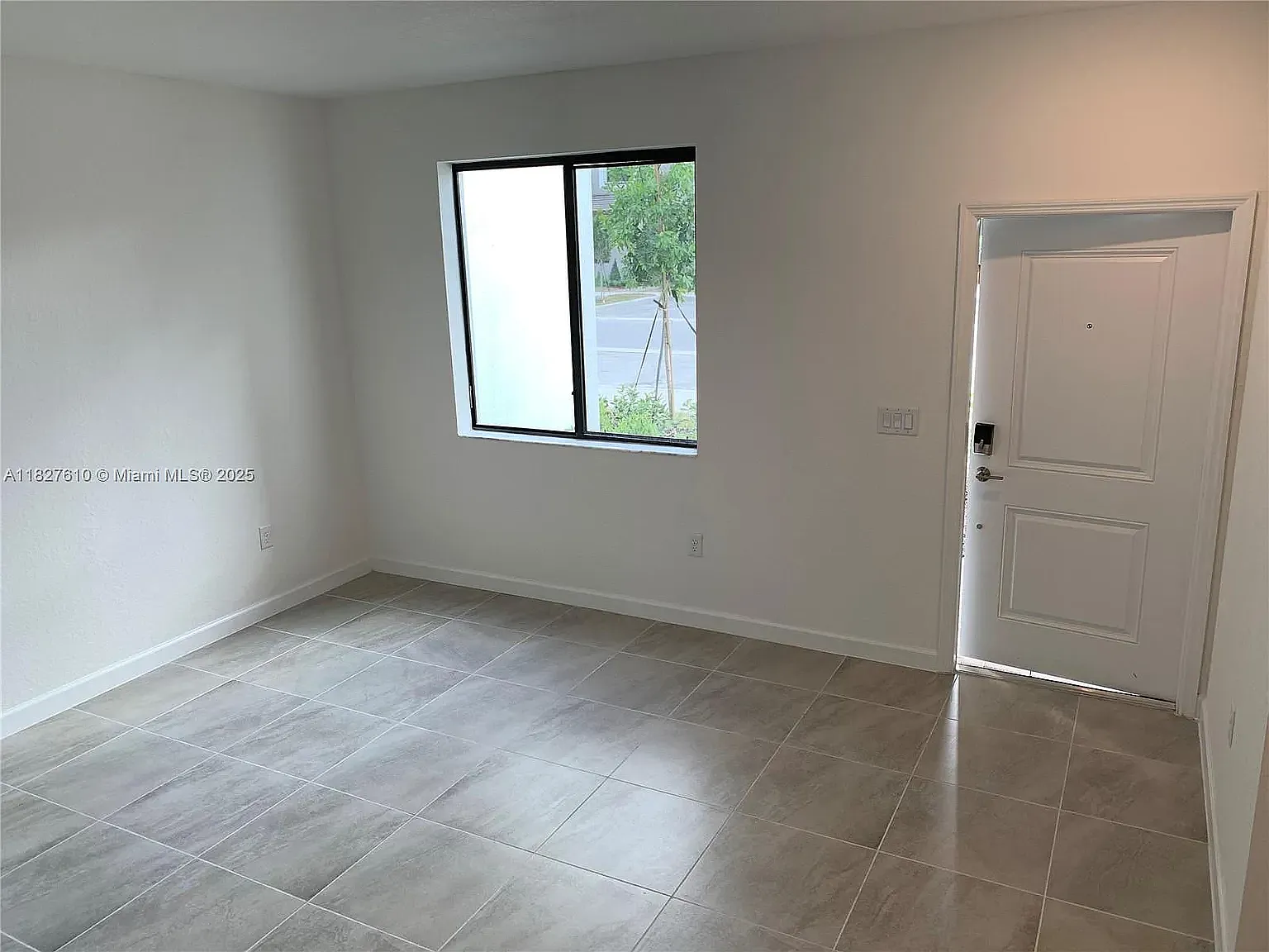 3 bed, 2.5 bath, 1485 sqft, $3,155 — Photo 3