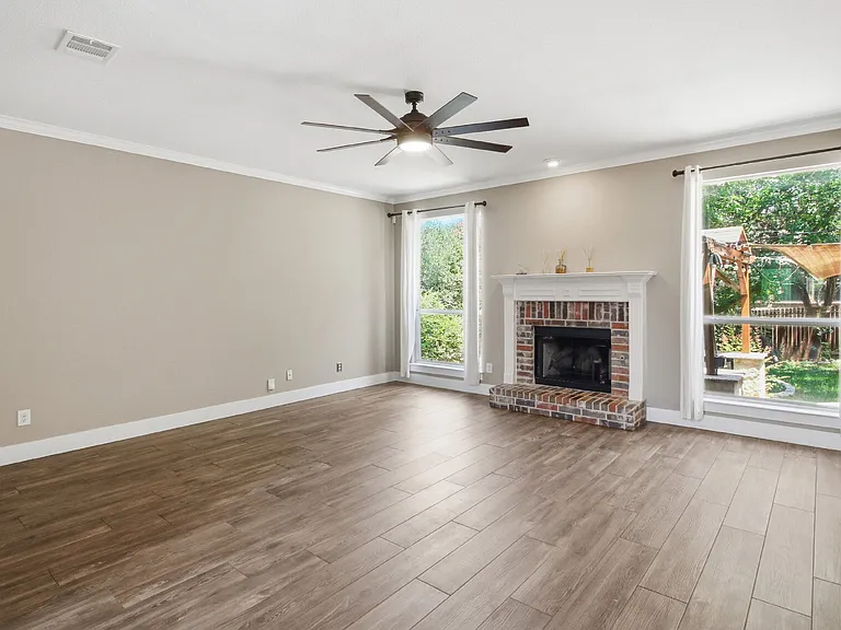 8603 Solano Dr — Photo 3
